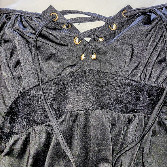 Ladies Gothic inspired top, Size XL, lace up bust, bell sleeves, cold shoulders - Picture 10 of 10